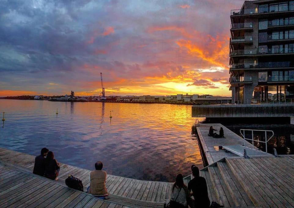 Tjuvholmen / Aker Brygge - Most Expensive Area In Oslo! Apartment Bagian luar foto